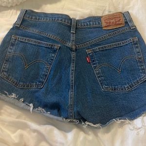 Levi’s shorts size 27